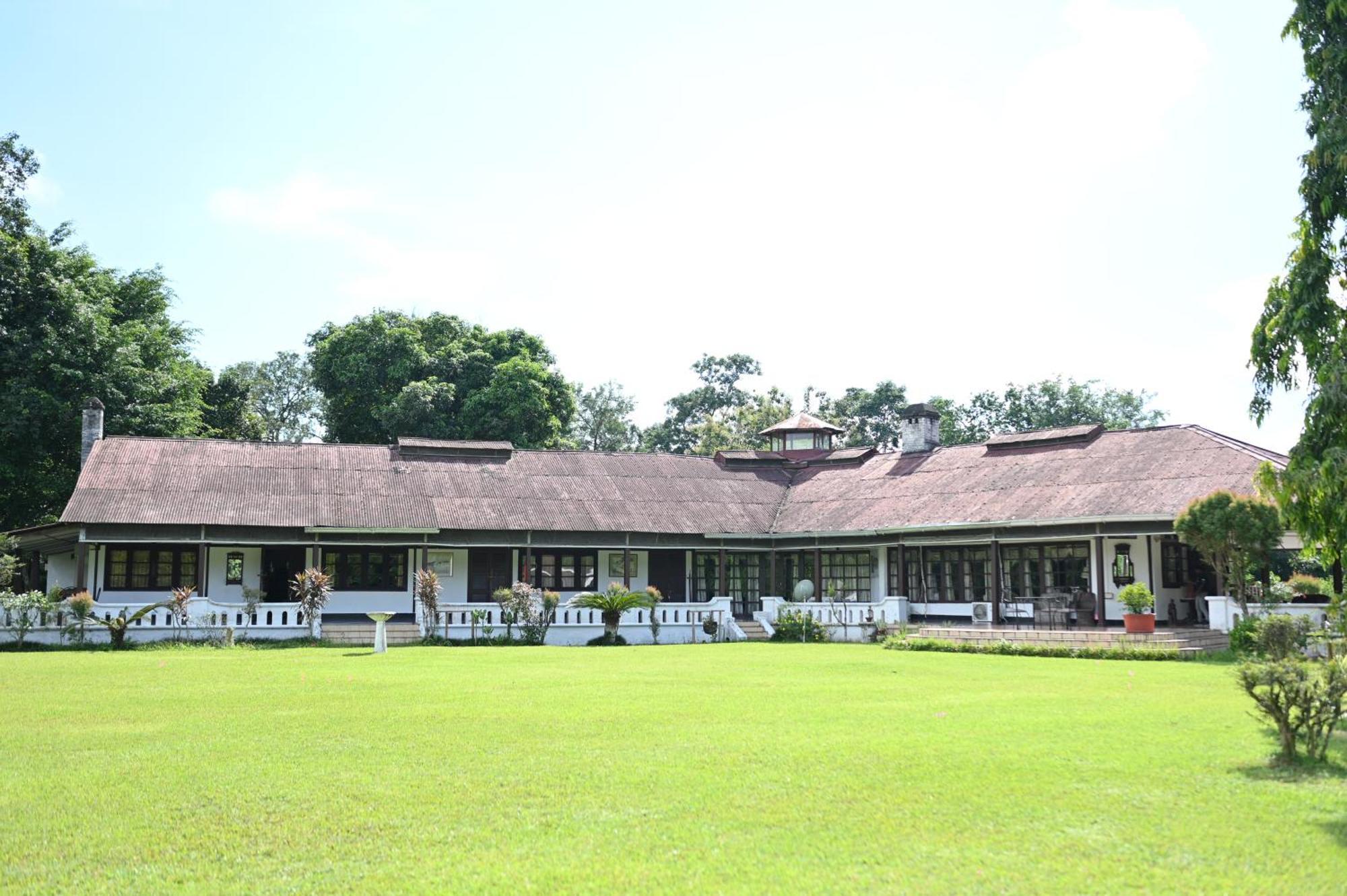 Hotel Banyan Grove Jorhāt Exterior foto