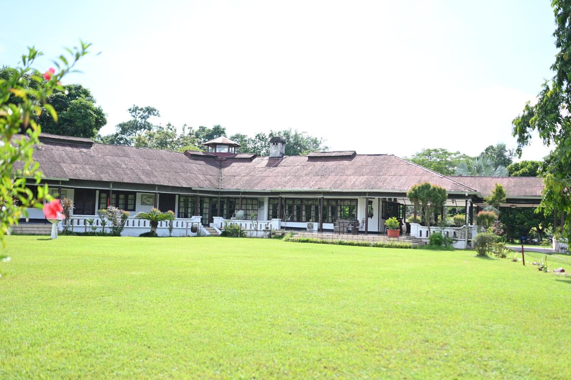 Hotel Banyan Grove Jorhāt Exterior foto