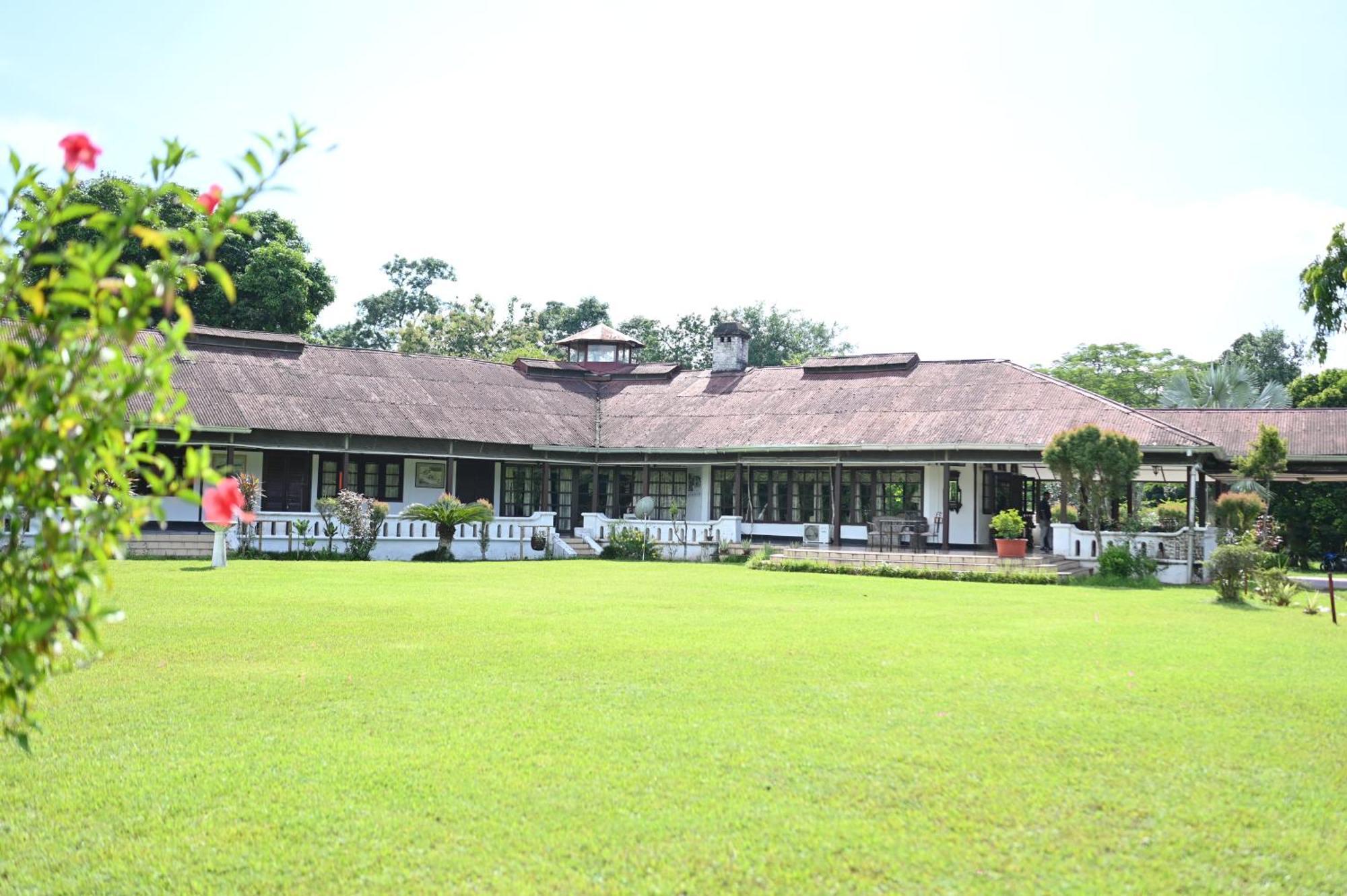 Hotel Banyan Grove Jorhāt Exterior foto